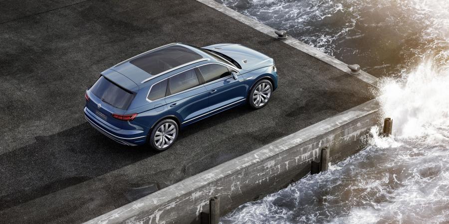  Volkswagen T-Prime Concept GTE 2016 года  (фото 25 из 59)